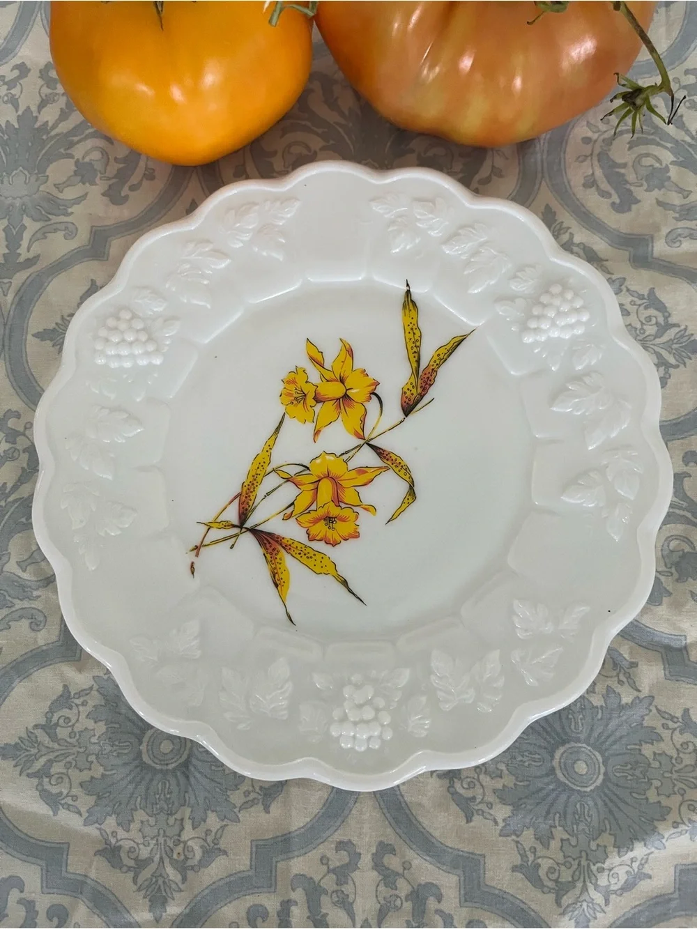 Westmoreland daffodil hand painted plate
